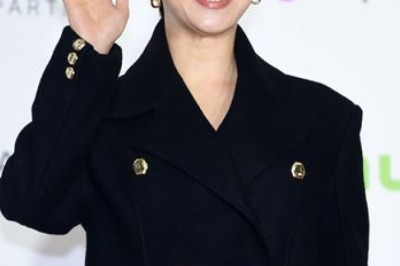 Song Ji-hyo'nun COVID-19 testi negatif çıksa da aşı olmadığı için kedini 10 günlük bir karantinaya aldı.
